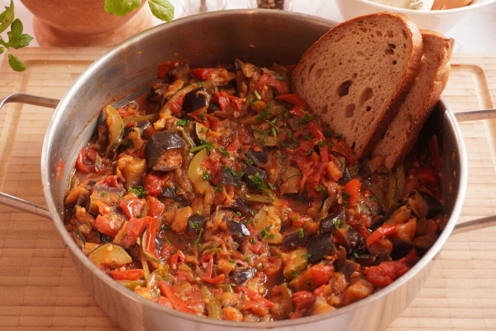 Sataraš, VEGETABLE STEW, bread